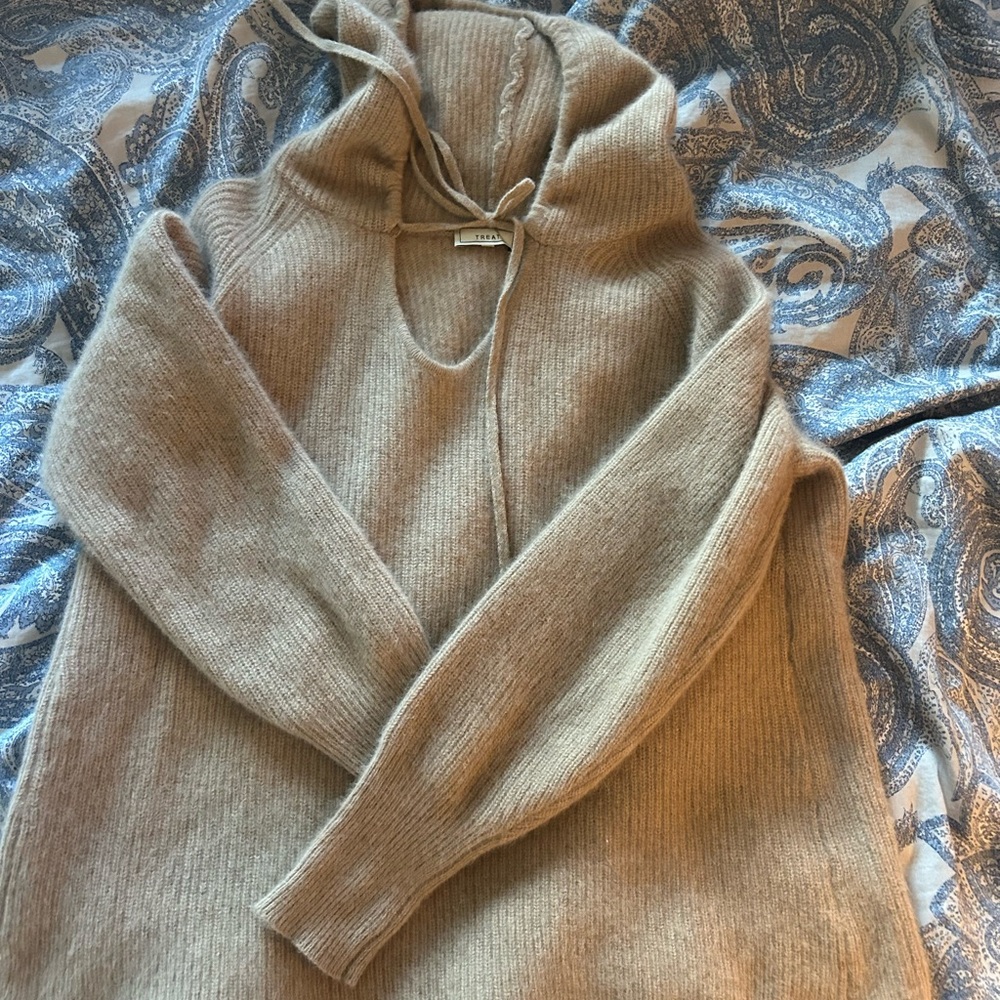 Treat 100% cashmere hoodie sweater